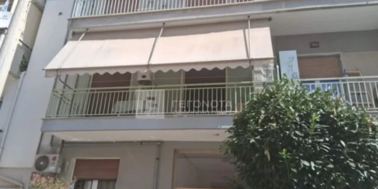 Άλλη μια γυναικοκτονία στο Βόλο. Τη σκότωσε μπροστά στην κόρη τους. Ο δράστης καταζητείται.