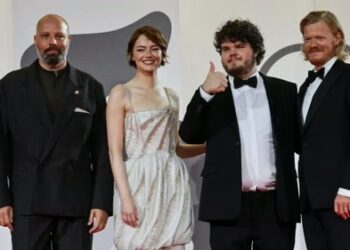 Θρίαμβος στη Βενετία: Το «Bugonia» του Λάνθιμου αποθεώθηκε με 6λεπτο χειροκρότημα