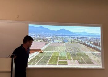 Συνάντηση για το Ειδικό Πρόγραμμα Γεωργικής Έρευνας για τη δημιουργία νέων ποικιλιών φυτικών ειδών, στη Νάουσα