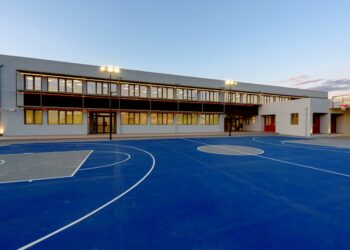 Υπογραφή σύμβασης για επισκευές και συντηρήσεις αύλειων σχολικών χώρων στον Δήμο Αγρινίου