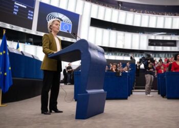 Φον ντερ Λάιεν: Τιμήθηκαν στο Ευρωπαϊκό Κοινοβούλιο οι 20 Έλληνες δασοφύλακες για τη βοήθεια στις πυρκαγιές της Ισπανίας