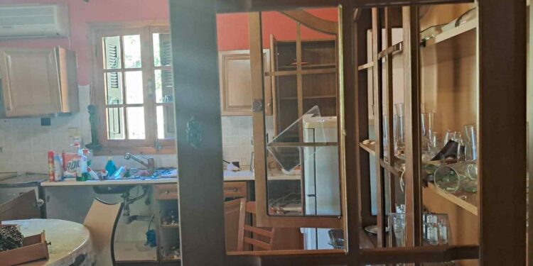 Σκουτερά Αγρινίου: «Μπούκαρε» σε σπίτι και το έκανε γης μαδιάμ-Σοκάρουν οι εικόνες-βίντεο!