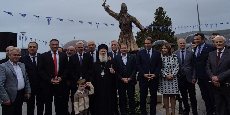Με κάθε τιμή ο Δήμος Αμφιλοχίας γιόρτασε τα 200 χρόνια από την ιστορική Μάχη του Καρβασαρά με αποκάλυψη ανδριάντα προς τιμήν του Γεωργίου Καραϊσκάκη
