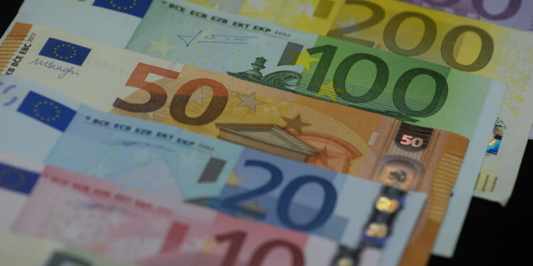 Αλλαγή στα χαρτονομίσματα του ευρώ. Οι νέες θεματικές τους