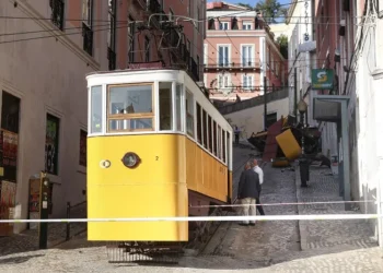 17 νεκροί και 21 τραυματίες από τον εκτροχιασμό του τελεφερίκ στη Λισαβόνα