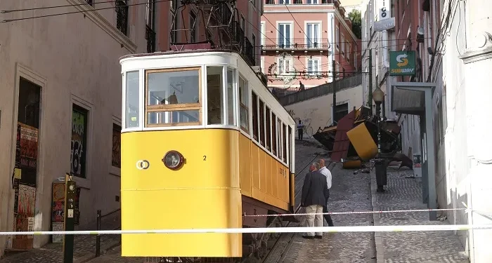 17 νεκροί και 21 τραυματίες από τον εκτροχιασμό του τελεφερίκ στη Λισαβόνα