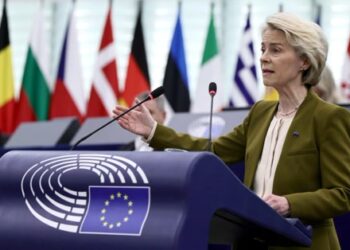 Η πρόεδρος της Ευρωπαϊκής Επιτροπής Ούρσουλα φον ντερ Λάιεν προειδοποιεί: Η Ευρώπη βρίσκεται σε μια μάχη