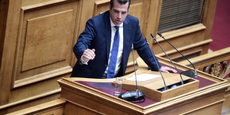 Θ. Πλεύρης:Ο όρος «παράτυπη μετανάστευση» αντικαθίσταται με το «παράνομη»