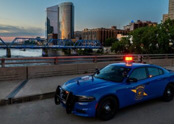 Πυροβολισμοί με πολλά θύματα σε εκκλησία στο Μίσιγκαν. Ξέσπασε πυρκαγιά