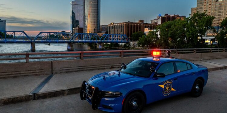 Πυροβολισμοί με πολλά θύματα σε εκκλησία στο Μίσιγκαν. Ξέσπασε πυρκαγιά