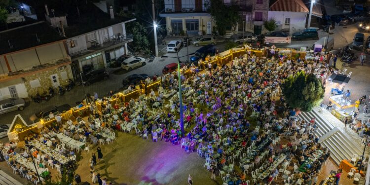 Το Φετινό Φεστιβάλ Οίνου Οινιαδών ξεπέρασε κάθε προσδοκία, κόσμος απ’ όλο το νομό και πέρα από αυτόν, βρέθηκε στην Κατοχή