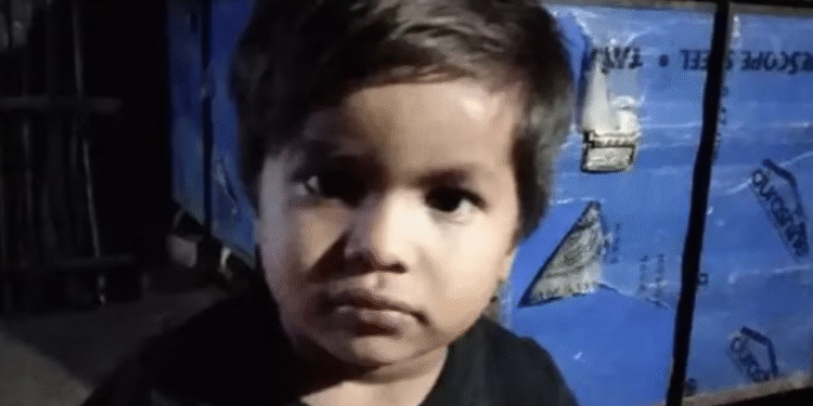 5χρονος αποκεφαλίστηκε από ποδηλάτη στην Ινδία!