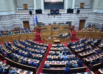 Βουλή: Ψηφίστηκε η ενσωμάτωση οδηγίας για ποινικά αδικήματα – Έντονες αντιδράσεις