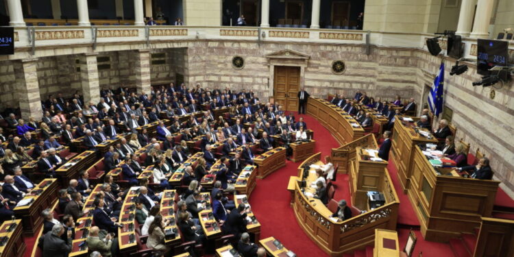 Βουλή: Συνέχεια της συζήτησης του νομοσχεδίου του υπ. Δικαιοσύνης μετά τη νέα ένσταση αντισυνταγματικότητας από τη Ζ. Κωνσταντοπούλου