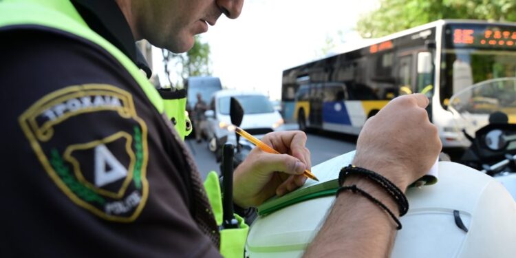 14.000 έλεγχοι της Τροχαίας στην Αττική για την εφαρμογή του νέου ΚΟΚ