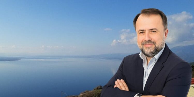 Λίνος Μπλέτσας : «Σχεδιάζουμε υποδομές πριν τις επενδύσεις στην Τριχωνίδα, ώστε να παραμείνει βιώσιμος θησαυρός»
