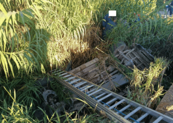 Αγρίνιο: όχημα τούμπαρε και κατέληξε σε αύλακα στα Καλύβια-Σοκ για τον οδηγό!