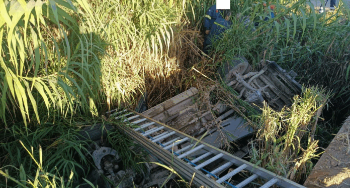 Αγρίνιο: όχημα τούμπαρε και κατέληξε σε αύλακα στα Καλύβια-Σοκ για τον οδηγό!