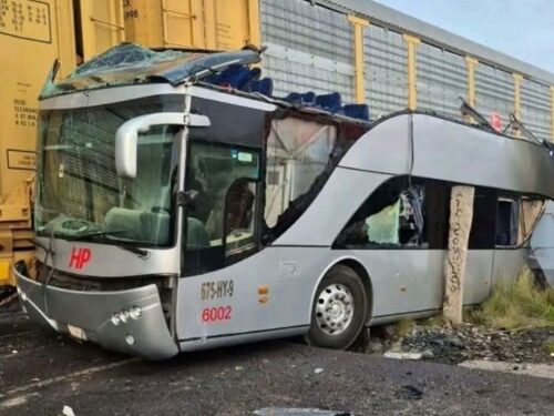 Μεξικό: Τρένο συγκρούστηκε με διώροφο λεωφορείο – 8 νεκροί και 45 τραυματίες