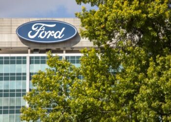 Η Ford περικόπτει 1.000 θέσεις εργασίας