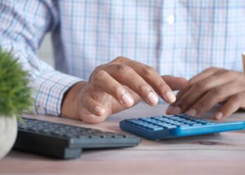 Ποιες επιχειρήσεις και επαγγελματίες θα υποβάλλουν τιςδηλώσεις ΦΠΑ μηνιαίως από 1η Οκτωβρίου. Πληροφορίες για τη β’ φάση