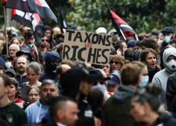 Γαλλία: Εκατοντάδες χιλιάδες στους δρόμους σε γενική απεργία κατά της λιτότητας