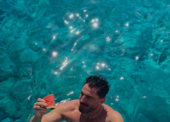 Fwd: Ιάκωβος Γκόγκουα: Έκανε μονός του καλοκαιρινές διακοπές και το συστήνει σε όλους!