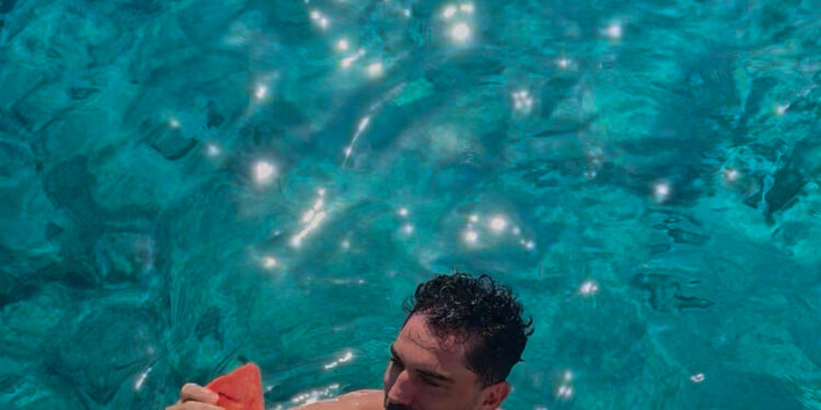 Fwd: Ιάκωβος Γκόγκουα: Έκανε μονός του καλοκαιρινές διακοπές και το συστήνει σε όλους!