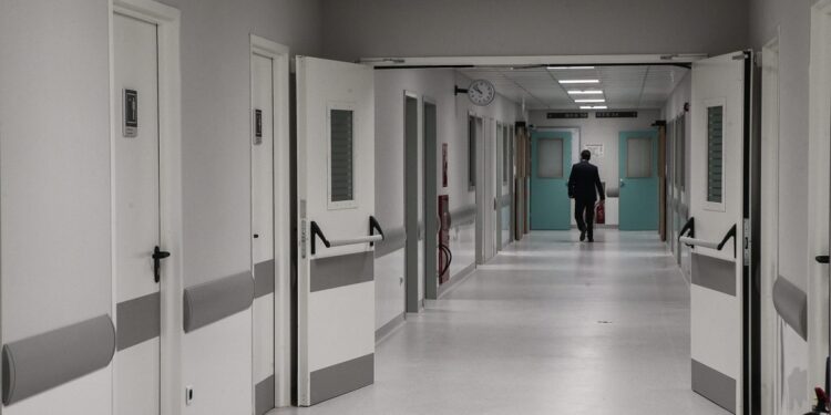 Γεωργιάδης: Σε αναστολή ο γιατρός που συνελήφθη για «φακελάκι» στο Ιπποκράτειο νοσοκομείο