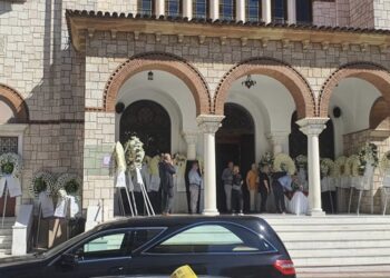 Αγρίνιο: Πλήθος κόσμου στο τελευταίο «αντίο» στον Λάμπρο Κοτρολό (ΦΩΤΟ – ΒΙΝΤΕΟ)