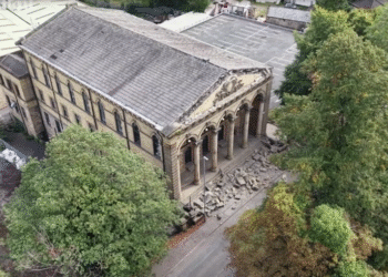 Κατάρρευση Βικτωριανού ναού  στην Αγγλία. Θαύμα η μη ύπαρξη θυμάτων