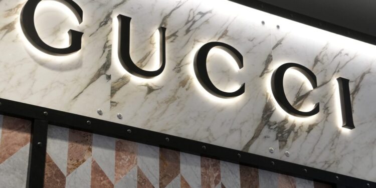 BBC: Χάκερ έκλεψαν στοιχεία πελατών των οίκων Gucci, Balenciaga και McQueen του ομίλου Kering