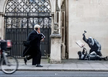 Νέο έργο του Banksy στα Δικαστήρια του Λονδίνου – Καλύφθηκε άμεσα και φρουρείται