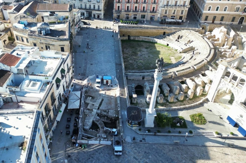 Βυζαντινό φρούριο ξεπροβάλλει πάνω στα ερείπια του ρωμαϊκού αμφιθεάτρου