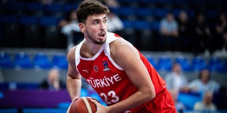 Ύμνος στον Σενγκούν από τον προπονητή των Ρόκετς πριν το ματς με την Ελλάδα