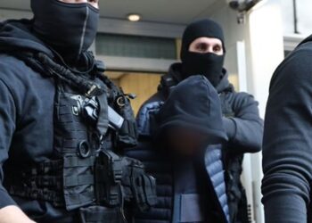 Εξαρθρώθηκε εγκληματική οργάνωση που εξαπατούσε ηλικιωμένους σε Αθήνα και Θεσσαλονίκη – Λεία πάνω από 540.000 ευρώ