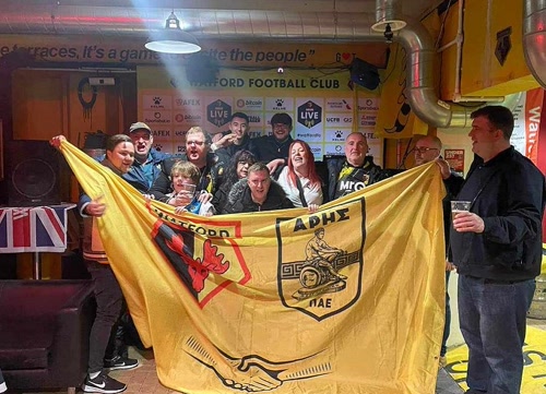 Φιλάθλοι της Γουότφορντ στέκονται στο πλευρό 16χρονου θύματος οπαδικής επίθεσης