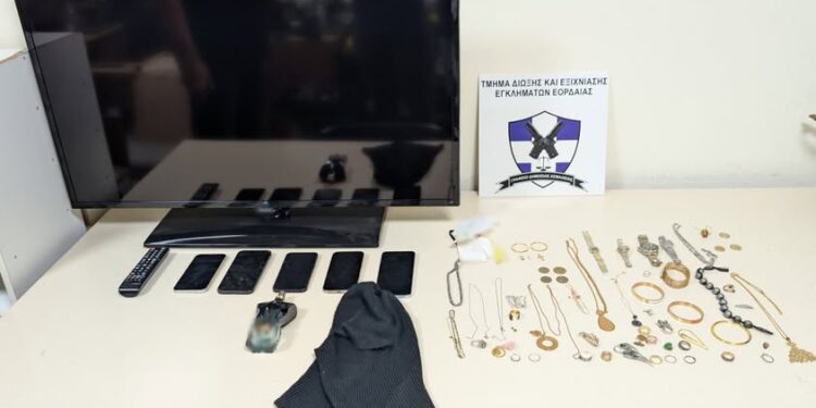 Πτολεμαΐδα: Σύλληψη ανηλίκων. Κατηγορούνται για λεία πάνω από 90.000 ευρώ μέσα από διαρρήξεις