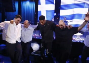 Ο Γιάννης Αντετοκούνμπο και οι συμπαίκτες του… στο συρτάκι για το χάλκινο