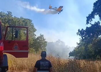 Μεγάλη φωτιά κοντά στο θέατρο Οινιάδων