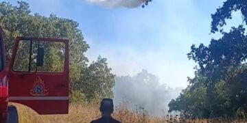 Μεγάλη φωτιά κοντά στο θέατρο Οινιάδων