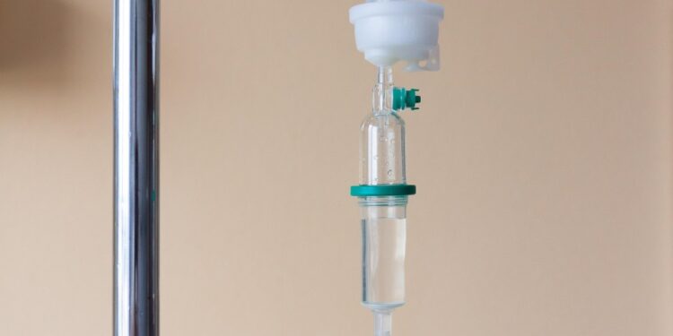 Τατόι: Ηλεκτροπληξία μικρού παιδιού από γυμνά καλώδια σε πάρκο– Στο νοσοκομείο και η μητέρα