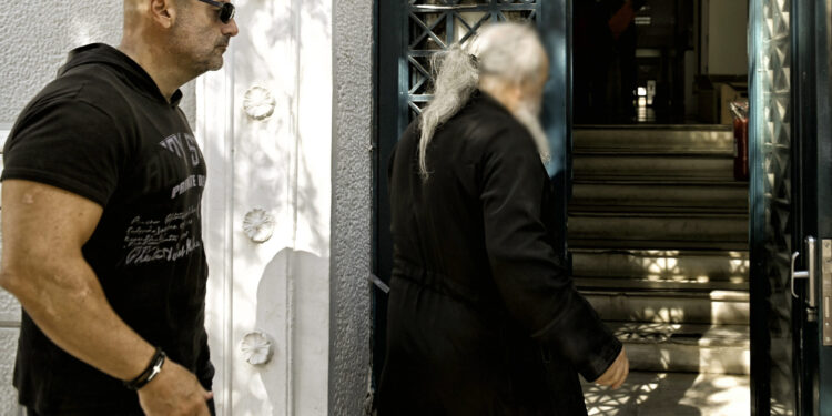 Στον Κορυδαλλό και στο Ναύπλιο οι κατηγορούμενοι για αρχαιοκαπηλία της Μονής του Μεγάλου Σπηλαίου