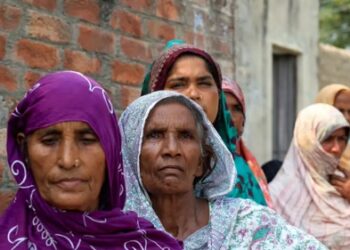 Ινδία: Θανατική ποινή σε άνδρα που έκαψε ζωντανή τη σύζυγό του λόγω του σκούρου χρώματος της επιδερμίδας της.