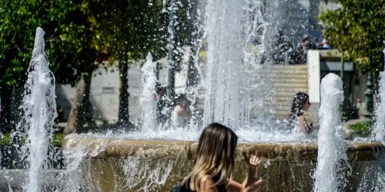 Καιρός σήμερα: Στους 33 βαθμούς η θερμοκρασία. Mποφόρ στο Αιγαίο