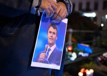 Απολύσεις και καταστολή μετά τη δολοφονία Κερκ – Η κυβέρνηση Τραμπ μιλά για «εσωτερική τρομοκρατία»