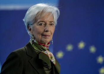 Λαγκάρντ για Γαλλία: Το ΔΝΤ δεν χρειάζεται παρέμβαση – Προσοχή σε πτώση κυβερνήσεων στην ευρωζώνη