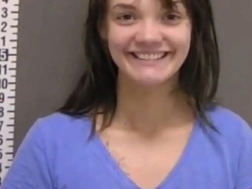 Βόρεια Ντακότα: Γυναίκα σκότωσε τον εραστή της με τσεκούρι – Χαμογελούσε στη φωτογραφία σύλληψης