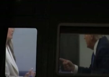 Τραμπ μαλώνει τη Μελάνια μέσα στο Marine One – Βίντεο από την τεταμένη στιγμή