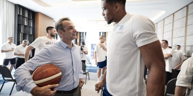 Μητσοτάκης για Εθνική μπάσκετ: Η επίσημη αγαπημένη επέστρεψε εκεί που ανήκει – Χάλκινο που λάμπει σαν χρυσό στα μάτια όλων μας